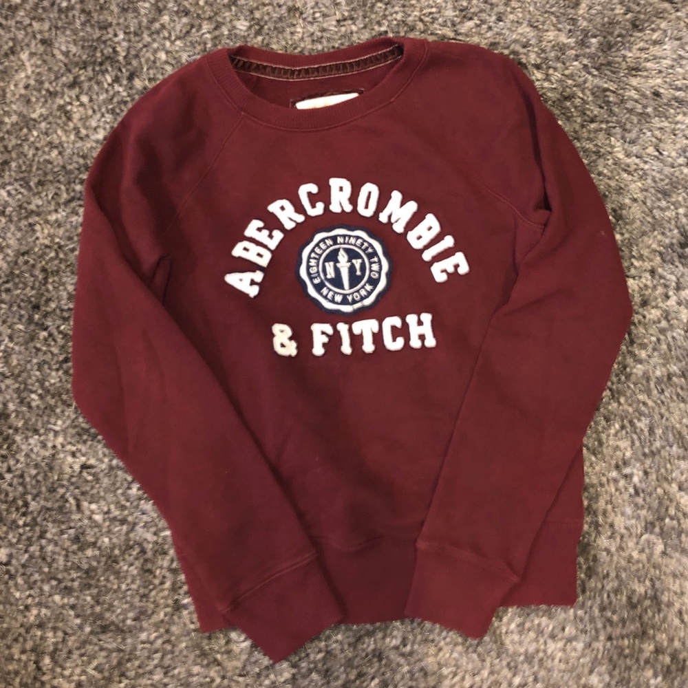 Maroon crew sweatshirt